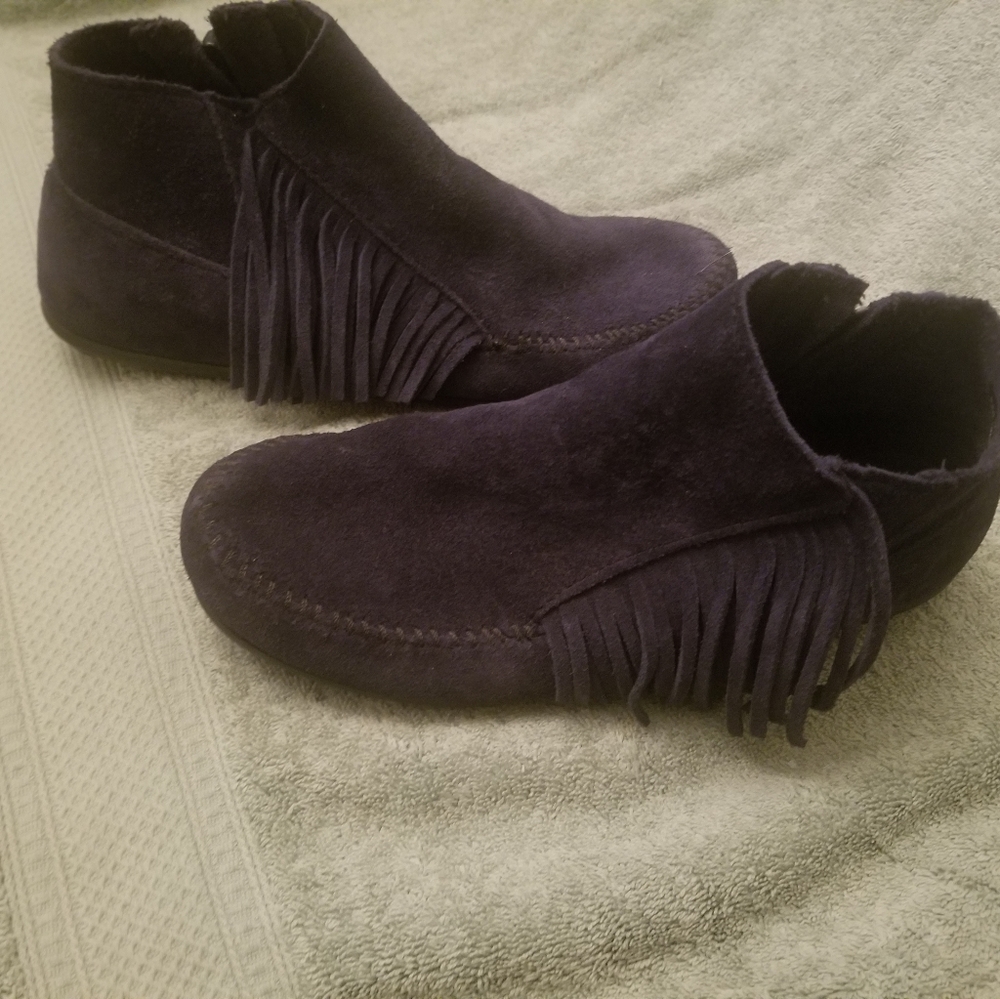 Minnetonka suede fringe boots